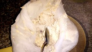 Крем-сыр из замороженной ряженки.