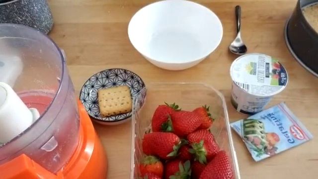 КЛУБНИЧНО-ЙОГУРТОВЫЙ ДЕСЕРТ.БеЗ ВыпечкИSTRAWBERRY AND YOGHURT DESSERT. No BakingDESSERT DI FRAGOL
