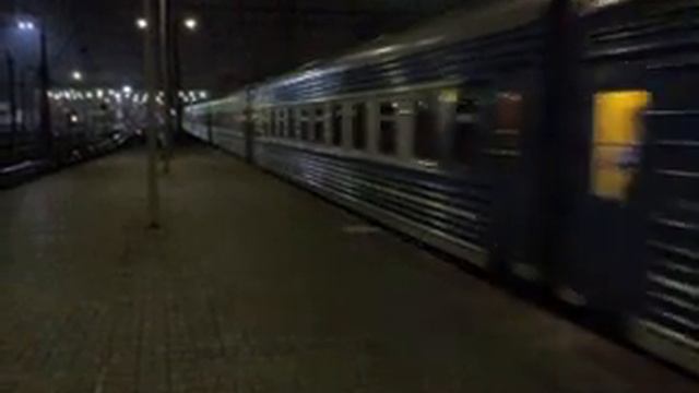 отправление Столичного Экспресса с Москвы-Киевской под ЧС7-093