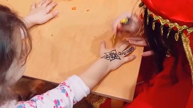 Дайджест.Национальные костюмы ,маленькая шехерезада.Татуировка хной. смотреть онлайн