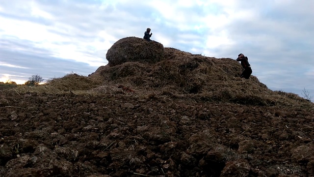 вот это игры в деревне смотреть онлайн