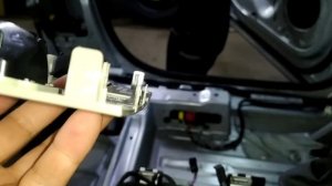VW Terramont снятие потолочного светильника. Видео 1.