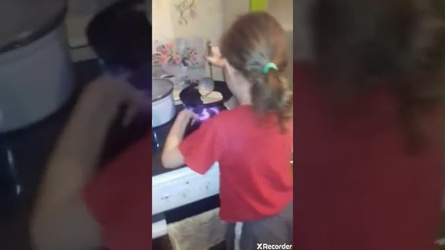 Готовим Блины в 7лет!?Новогодние подарки!Хорошие дорогие конфеты,птичье молоко,халва,и.т.д