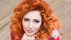 Певица Анастасия Спиридонова перестала скрывать беременность