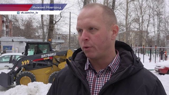 На борьбу со снегопадом в Нижнем Новгороде вышло 900 единиц техники и 4,5 тысяч рабочих