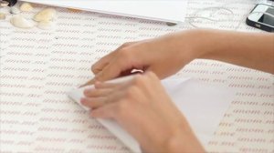 Как сделать бумажный самолетик?
