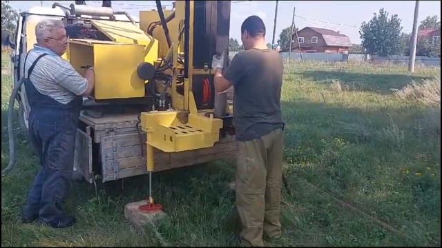 Малогабаритная буровая установка УРБ-1А1-м на базе УАЗ-3303