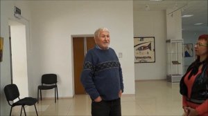 Художник Праски Витти проводит экскурсию по своей выставке, ЧГХМ, Чебоксары, сентябрь 2021г.