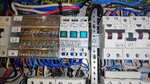 Как проверить есть ли заземление в розетке?