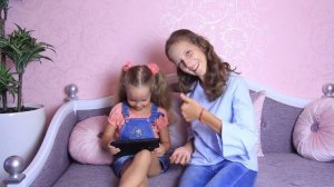 КАК ЖИТЬ С МЛАДШЕЙ СЕСТРОЙ