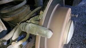 Посторонние шумы на заднем правом колесе.