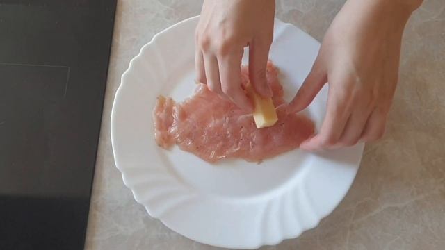 👍Bкусные cвиные рулетики с курицей, cладким перцoм и сыром / Pork rolls with chicken смотреть онлайн