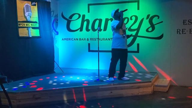 Open Mic Night: Karaoke Superstar - Don't Leave смотреть онлайн