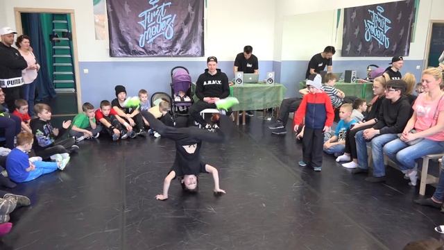 First Moves Jam 2019 - juniors 1х1 - финал - Илья VS Рома смотреть онлайн