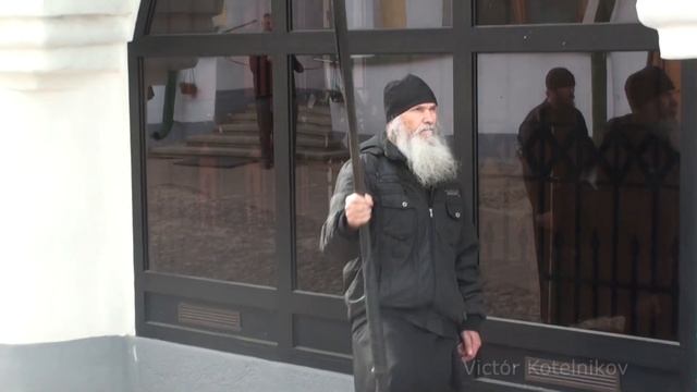 Свято-Успенский Псково-Печерский монастырь: звон, колокола, пещеры, немного истории (англ. субтитры смотреть онлайн