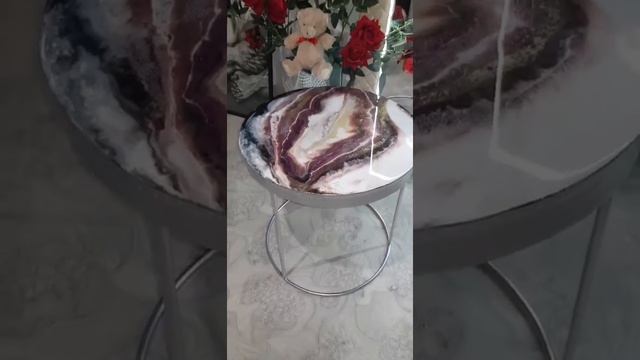 Столик журнальный. Столешница залита эпоксидной смолой ,в стиле "срез камня" смотреть онлайн
