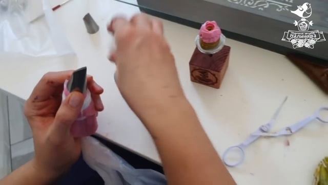 Шиповник из КРЕМ ЧИЗ. Украшаем торт кремом. Цветы из крема.