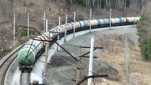 Грузовые поезда с цистернами встретились на перегоне ВЛ11