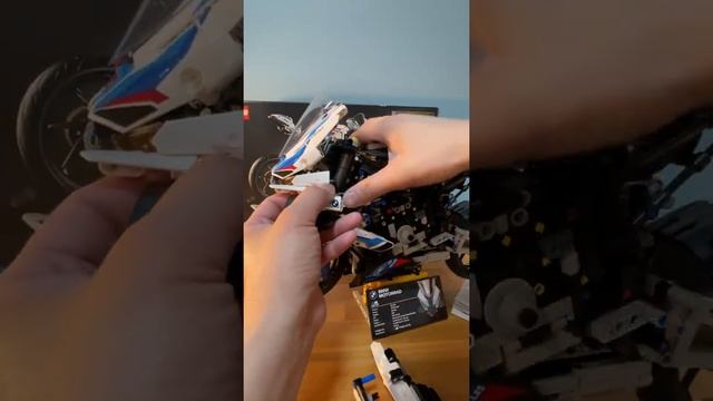 The Biggest LEGO Technic motorcycle ever - 42130 BMW M 1000 RR build