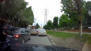 Новоузенская — два ряда в одной полосе