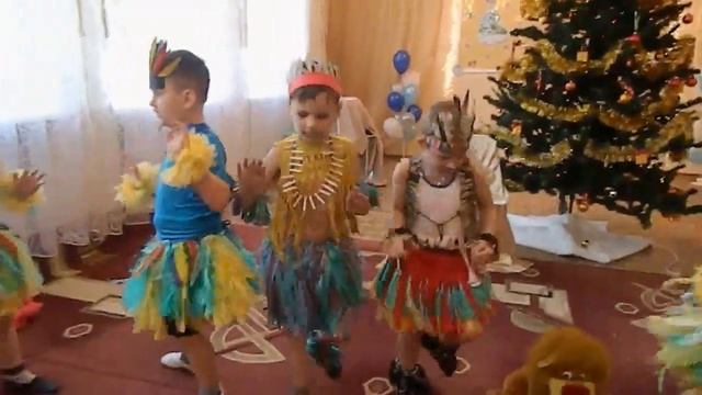 Новогодний утренник в старшей группе  Часть 1