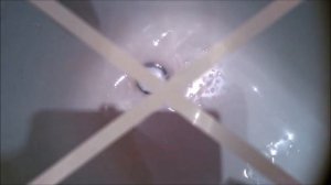 Скол на ванне. До и после заделки скола эмали чугунной ванны.