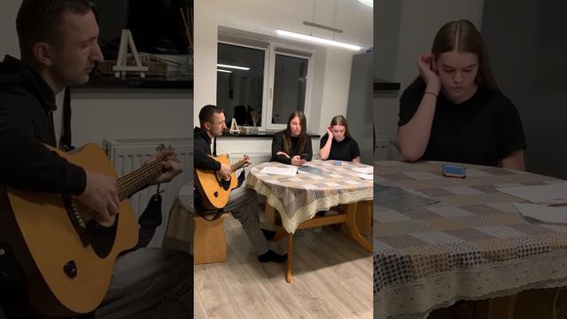 Косари на лугу.Християнська пісня.Наталя Вахнюк,Віта Войтко,гітара Іван Вахнюк