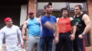 Омар Алибутаев во время съемок рекламы