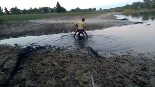 Иж планета 3 по грязи танк а не мотоцикл