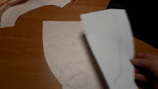 Обработка фигурной горловины платья подкройной обтачкой