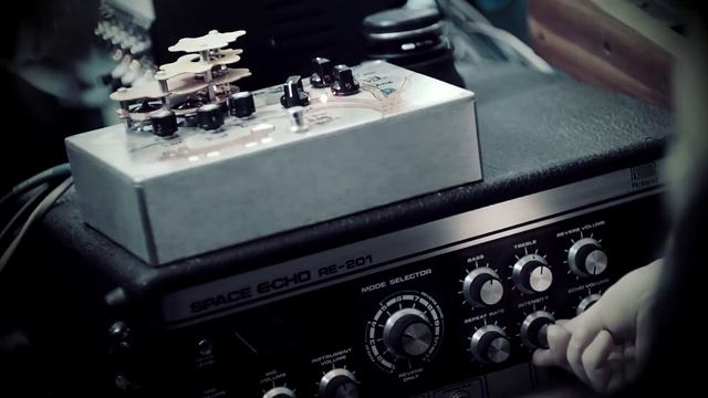 Lost in feedback (Rhodes + Analog Delay experiment) смотреть онлайн