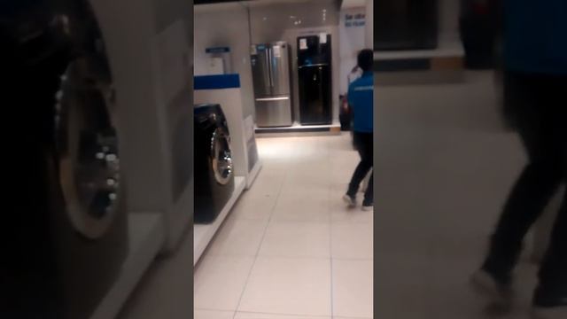 За несколько шагов до закрытия магазина. смотреть онлайн