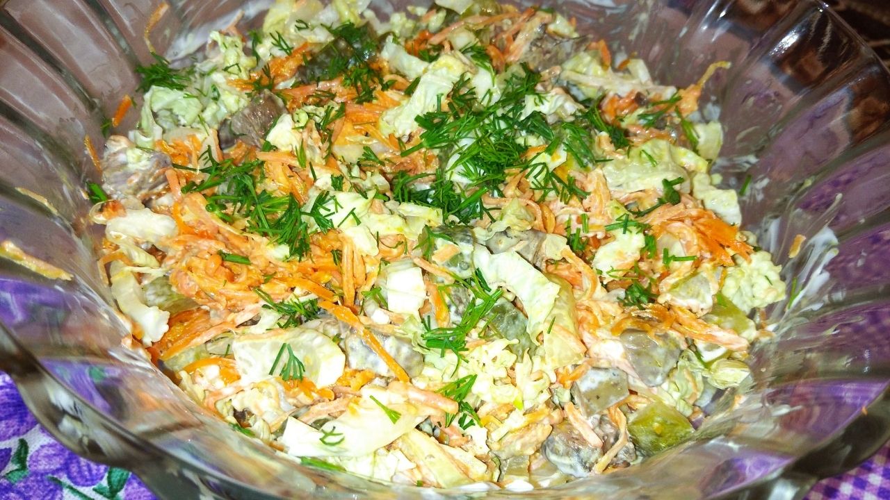 Салат с куриной печенью - простой, сытный и вкусный!