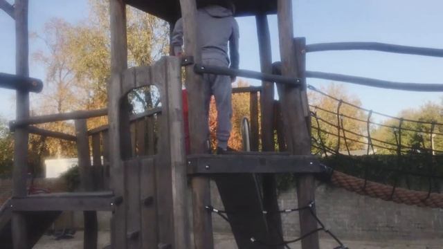 София и брат Тимоти на детской площадке. смотреть онлайн