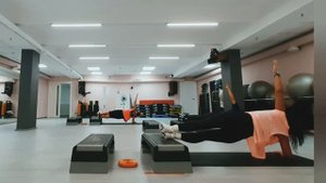 приседания и пресс / силовая тренировка на степе / боковые мышцы живота