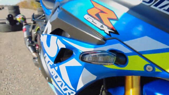 Короткий обзор сразу после покупки нового мотика SUZUKI GSXR 1000R от MotoRaido смотреть онлайн