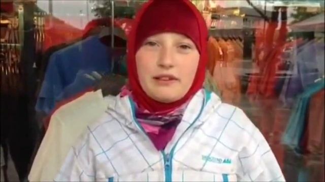 английская девушка приняла ислам с родителями (11 лет) смотреть онлайн