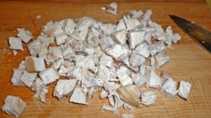 Салат с куриной грудкой и помидорами