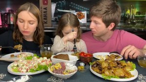 ?МУКБАНГ КРАБОВЫЙ САЛАТ/КАРТОШКА С ГРИБАМИ/ЗВОНОК ИЗ АРМИИ