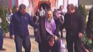 Кадило крутится , лавэха мутится.