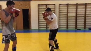 Тренировки по Кикбоксингу на Позняках. Защита от фронткика.