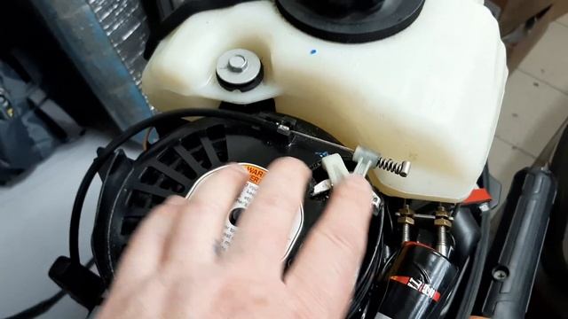 SUZUKI DF 6 AS - Механизм отключения , включения ручного стартера. смотреть онлайн