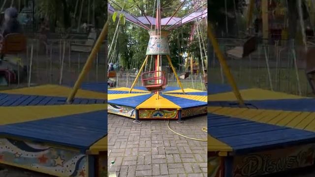 Цепочка Карусель для детей центральный парк Винницы смотреть онлайн