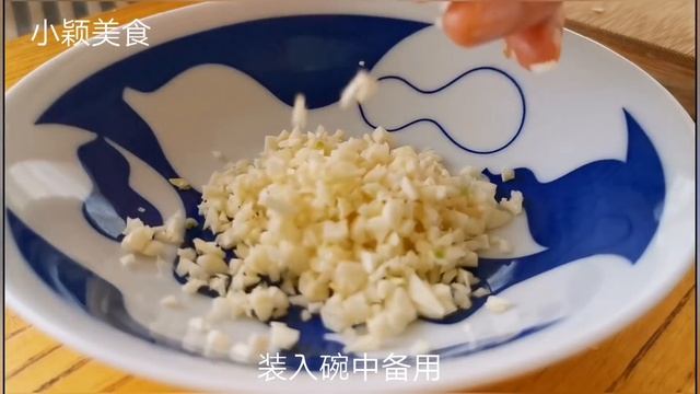【小穎美食】大米別煮米飯了，加2個雞蛋，筷子一攪，出鍋比肉還香，營養解饞