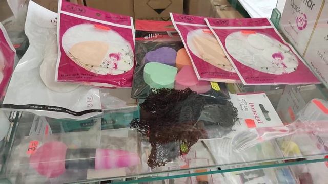 Хозяйственный магазин в Таллине: посуда, косметика, вазы, бытовые товары и многое другое.