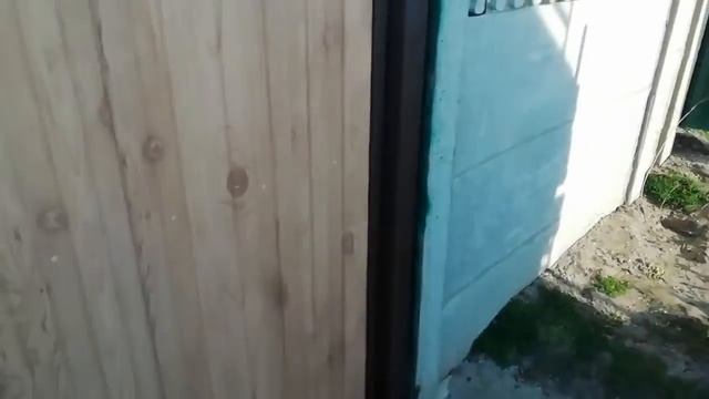 Построили навес с распашными воротами! Простое и практичное решение.