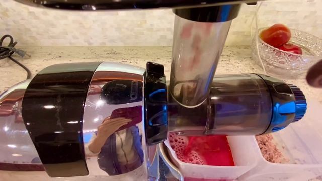 Свежо выжатый гранатовый сок. смотреть онлайн