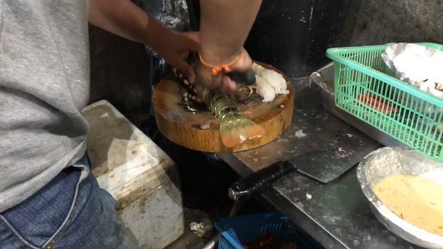 Морепродукты на Патонге.Большой рыбный рынок на Патонге.Едим живых мантиссов,лобстеров.Голубое мясо смотреть онлайн