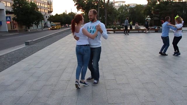 Опен эйр в Симферополе 1.6.2018 - бачата - Женя и Алексей смотреть онлайн