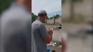 Тагир ДЗАГАШТОВ: "Как вам не стыдно? Хлеб бросать на мусорку - это последнее дело!" / Римма КУМЫКОВ